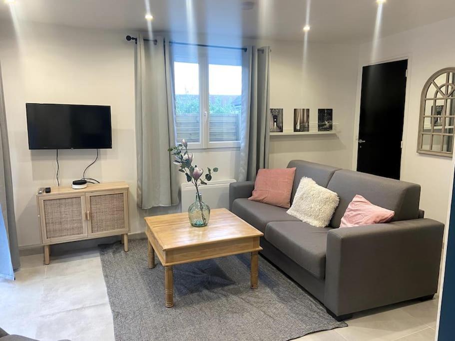 Maison Jardin Et Parking Gratuit - 10 Min De L'Aeroport - Metro 14 - Arrivee Autonome 오를리 외부 사진